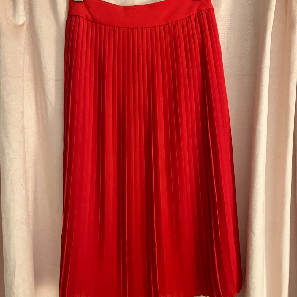 Pleated red skirt!